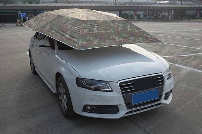 Auto pod deštníkem